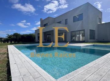 Casa · 319m² · 6 Ambientes · 4 Cocheras · Venta de Casa en San Matías 4 Dorm + Esc, Escobar