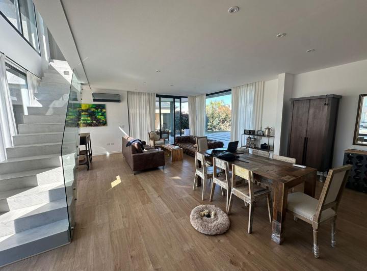 Casa · 276m² · 6 Ambientes