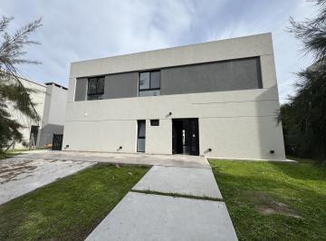 Casa · 256m² · 5 Ambientes · 2 Cocheras · Venta Casa a Estrenar a La Laguna.