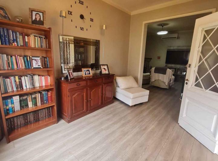 Casa · 250m² · 5 Ambientes · 3 Cocheras