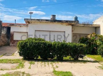 Casa · 104m² · 4 Ambientes · Casa a Remodelar en Venta Excelente Ubicación - Berabevú