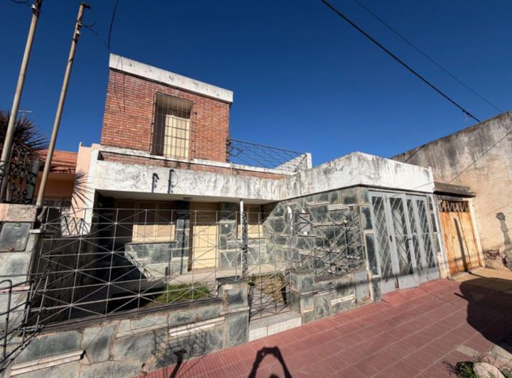 Casa · 141m² · 6 Ambientes · 1 Cochera