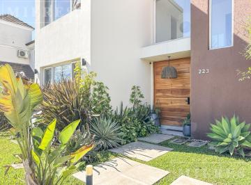 Casa · 290m² · 7 Ambientes · 8 Cocheras · Casa en Venta en Santa Maria de Los Olivos