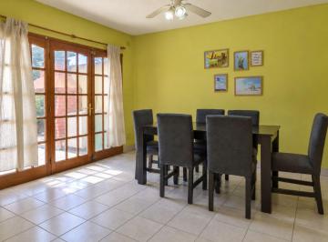 Casa · 124m² · 7 Ambientes · 3 Cocheras · Casa en Venta en Manuel B. Gonnet.