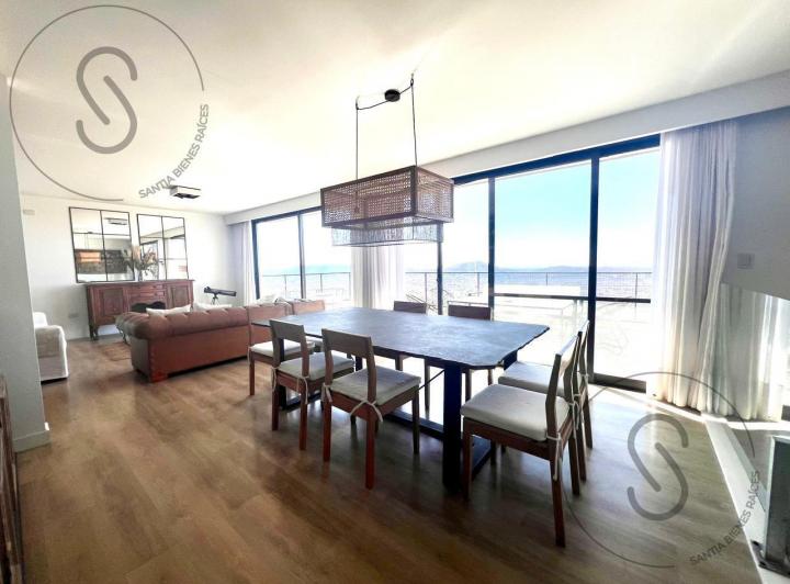 Casa · 220m² · 4 Ambientes · 2 Cocheras