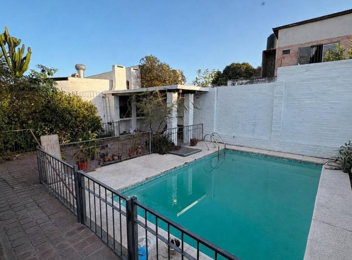 Casa · 257m² · 6 Ambientes · 1 Cochera