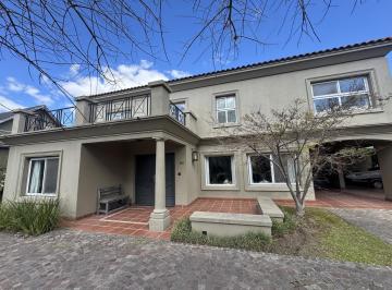 Casa · 292m² · 6 Ambientes · 4 Cocheras · Conquipropiedades Laguna del Sol - Casa en Venta Usd 720.000