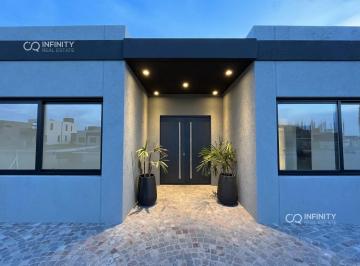 Casa · 210m² · 4 Ambientes · 4 Cocheras · Casa en Barrio San Felipe