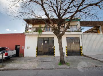 Bodega-Galpón · 207m² · 4 Ambientes · En Venta Galpón de 133 m² con Vivienda en Primer Piso en Loma Hermosa