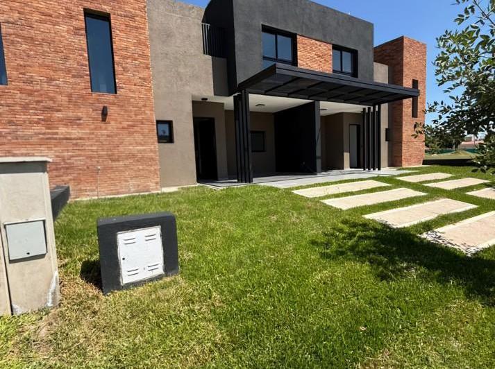 Departamento · 156m² · 8 Ambientes · 1 Cochera