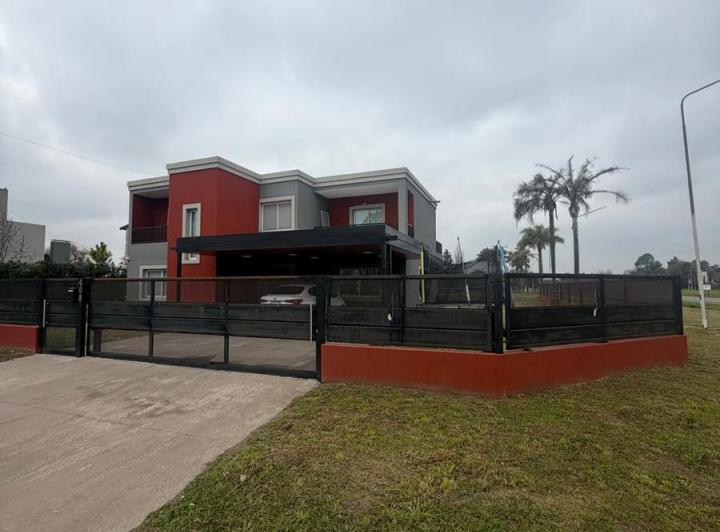 Casa · 171m² · 4 Ambientes · 2 Cocheras