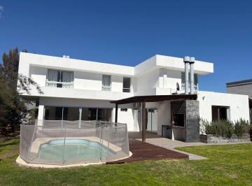 Casa · 230m² · 6 Ambientes · 3 Cocheras · Alquiler 3dorm y Servicio Altos de La Tahona