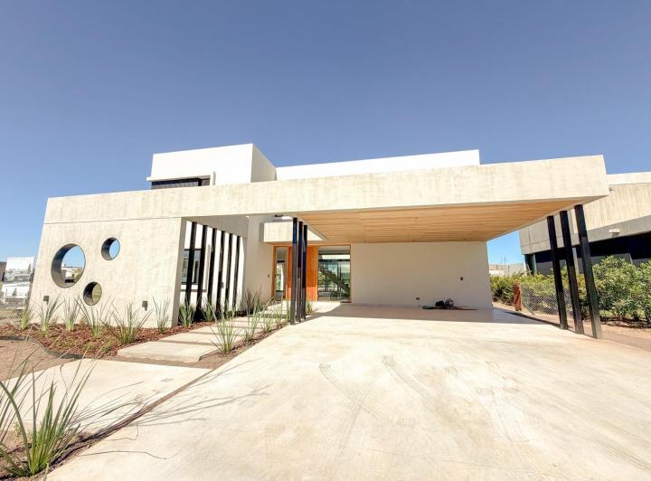 Casa · 270m² · 5 Ambientes · 2 Cocheras