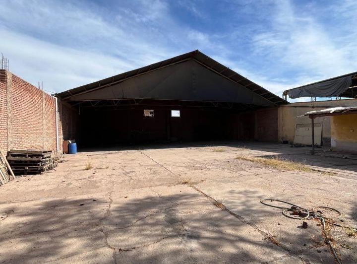 Bodega-Galpón · 350m² · 5 Ambientes