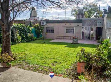 Casa · 133m² · 4 Ambientes · 3 Cocheras · Casa 4 Amb Jardin Galpon W. Morris, Hurlingham