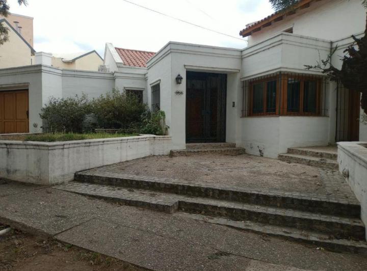 Casa · 362m² · 8 Ambientes · 2 Cocheras