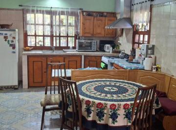 Casa · 250m² · 4 Ambientes · 2 Cocheras · Venta de Casa en Guernica