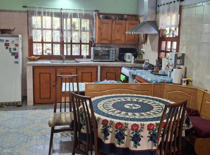 Casa · 250m² · 4 Ambientes · 2 Cocheras
