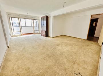 Departamento · 130m² · 3 Ambientes · Departamento en Venta Centro - 3 Dorm. - Cocina Comedor - Apto Crédito
