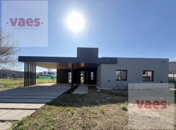 Casa · 136m² · 4 Ambientes · 2 Cocheras · Venta - Casa de 3 Dorm. Apta Credito en Alqarias – Siete Soles