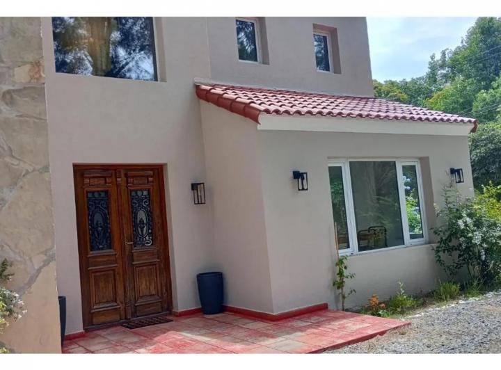 Casa · 180m² · 4 Ambientes · 5 Cocheras