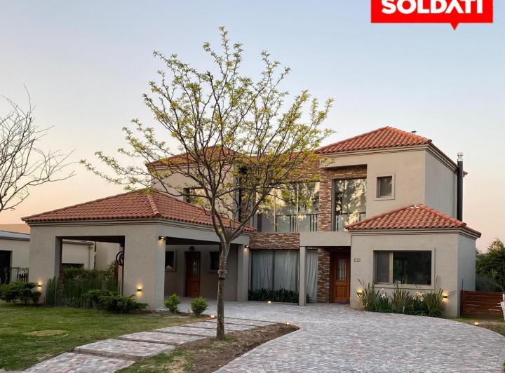 Casa · 200m² · 3 Dormitorios · 2 Cocheras