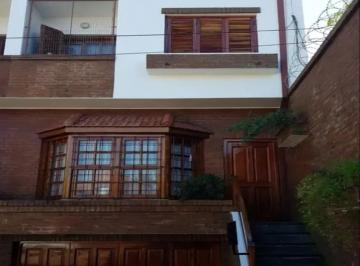 Casa · 229m² · 4 Ambientes · 1 Cochera · Casa Triplex en Venta en Bernal Este, Bernal, Quilmes