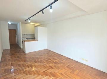 Departamento de 1 ambiente, Almagro · Hermoso Monoambiente Al Frente en Sexto Piso, con Balcón y Cochera