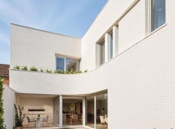 Casa de 6 ambientes, Rosario · Casa con Patio a Estrenar