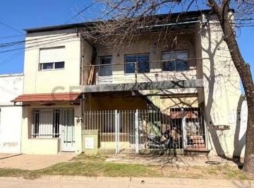 Casa · 186m² · 6 Ambientes · Casa con Departamentos - Venado Tuerto