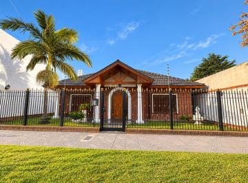 Casa · 195m² · 4 Ambientes · 5 Cocheras · Casa en Villa Ballester Venta