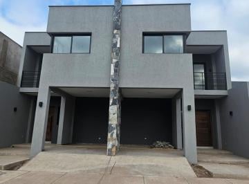 Casa · 150m² · 3 Dormitorios · 1 Cochera · Casa en Coquimbito