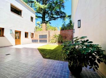 Casa · 240m² · 6 Ambientes · 1 Cochera · Estupenda Casa en Alquiler con Jardín - Villa Devoto