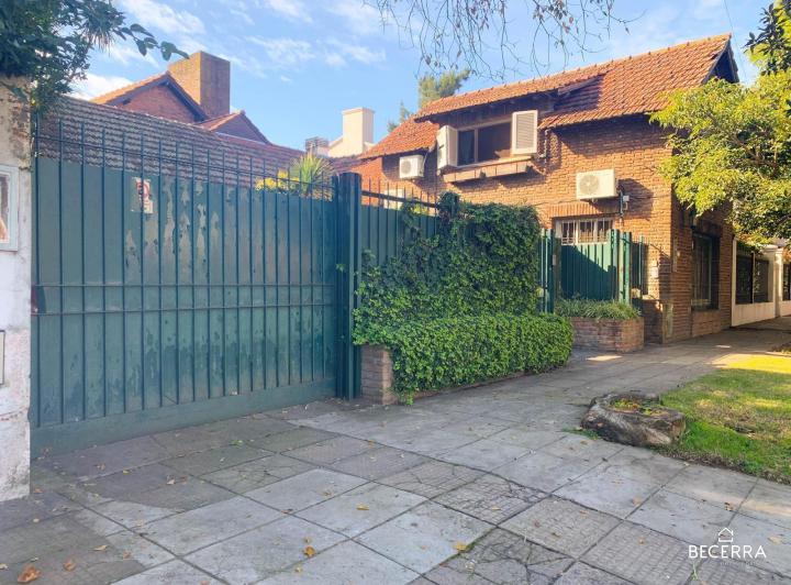 Casa · 400m² · 9 Ambientes · 3 Cocheras