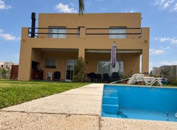 Casa · 125m² · 4 Ambientes · Venta | Casa 4 Ambientes con Dos Amarras | Vila Marina | Tigre