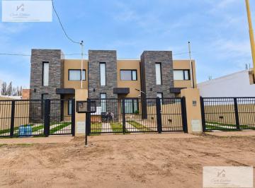 PH · 180m² · 3 Ambientes · 1 Cochera · PH - Centenario