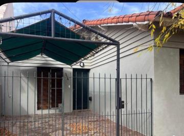 PH de 3 ambientes, Hurlingham · Casa en Parque Quirno, Apta Credito. PH 2 Habitaciones. Hurlingham!