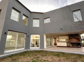 Casa · 157m² · 4 Ambientes · 2 Cocheras · Casa en Venta a Estrenar en El Aljibe - Financiacion Privada