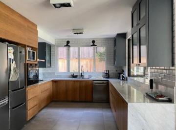 Casa · 390m² · 7 Ambientes · 2 Cocheras · Casa en Venta en Santa Barbara, Tigre, G. B. a. Zona Norte