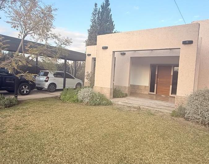 Casa · 218m² · 5 Ambientes · 3 Cocheras