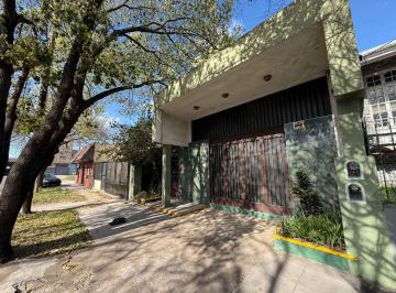 Bodega-Galpón · 235m² · Deposito/galpon Excelente Ubicacion Lanus Oeste