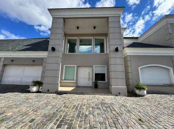 Casa · 1000m² · 7 Ambientes · 4 Cocheras · Venta Casa, 8 Amb, con Jardin y Piscina, Haedo