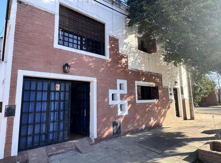 Casa · 145m² · 6 Ambientes · 1 Cochera