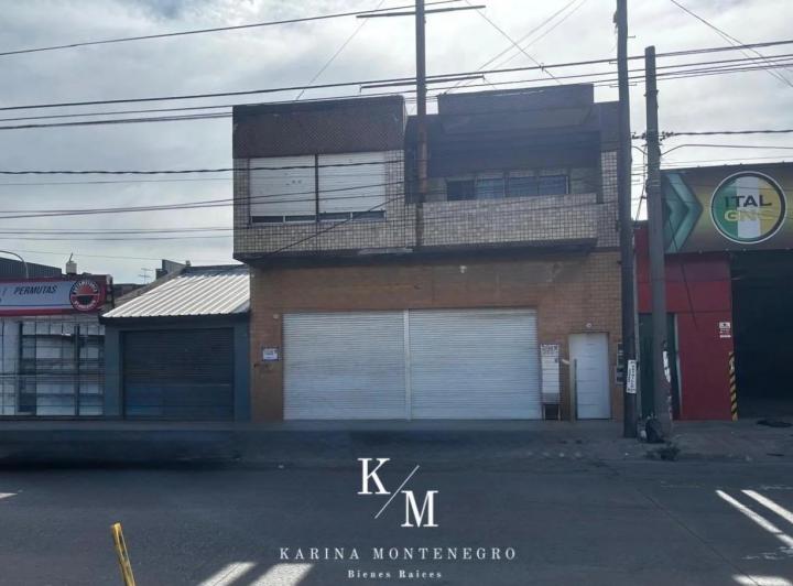 Local comercial · 216m²