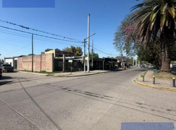 Local comercial · 230m² · 6 Ambientes · 1 Cochera · Local - El Manantial