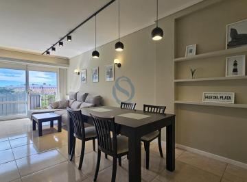 Departamento · 50m² · 2 Ambientes · Venta - Departamento Dos Ambientes Reciclado con Balcón y Vista a Plaza Colon - Av Colon 2056