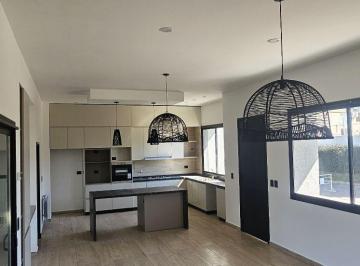 Casa · 179m² · 5 Ambientes · 2 Cocheras · Casa - Las Cañitas Barrio Privado