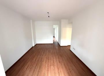 Departamento · 39m² · 2 Ambientes · 2 Amb - Balcon a La Calle - 42 m²
