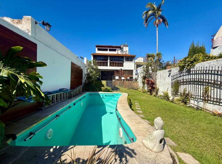 Casa · 399m² · 6 Ambientes · 4 Cocheras