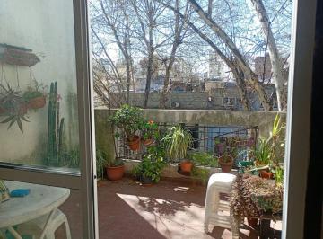 Departamento de 3 ambientes, Almagro · 3º por Escalera, Al Frente con Balcón Terraza